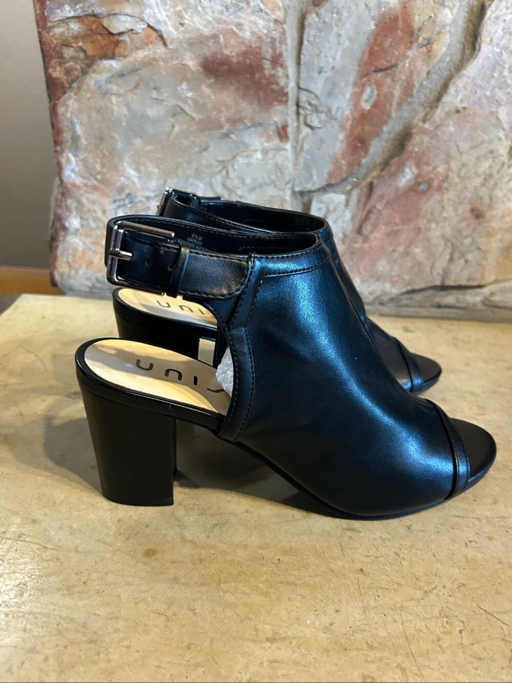 Unisa Women Size 8.5M Faux Leather Peep Toe Block Heel Sandals Ankle Strap